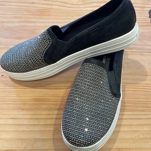 Sketchers air cooled, memory, foam, rhinestone, slip on .size 8- 1/2 Never worn